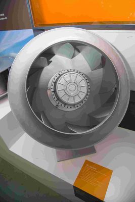 مروحة طرد مركزي 225 ملم إلى الوراء 2700rpm أو 3023rpm 2.4Kg